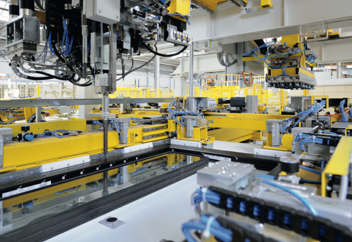 The production line for entrance doors was launched in the Eckelhausen factory.